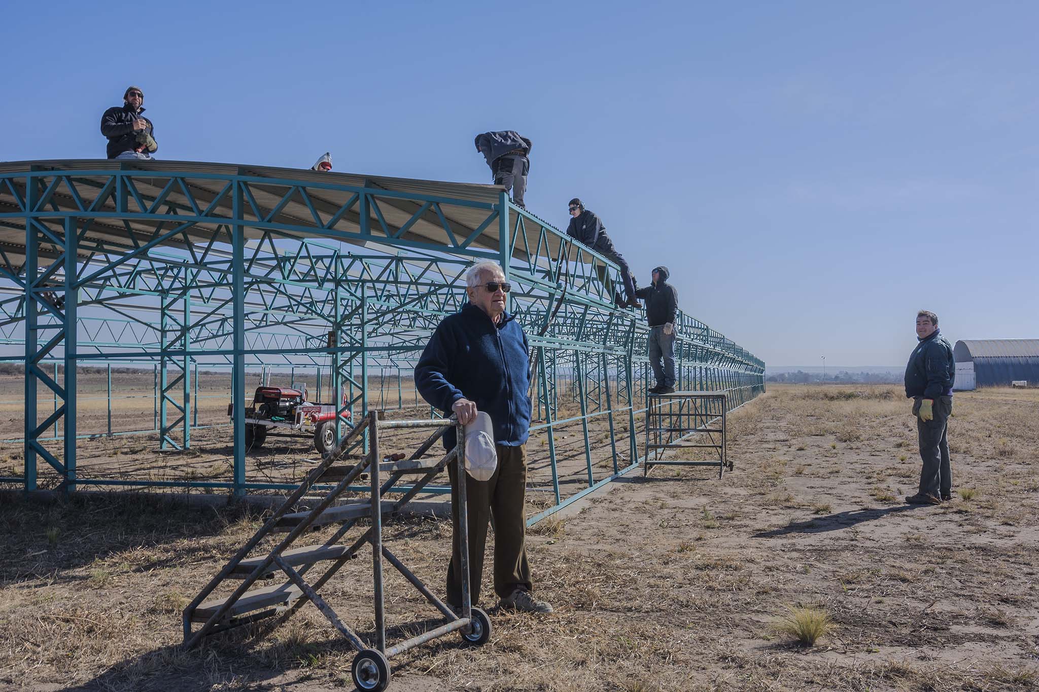 Trabajos de techado del hangar de planeadores