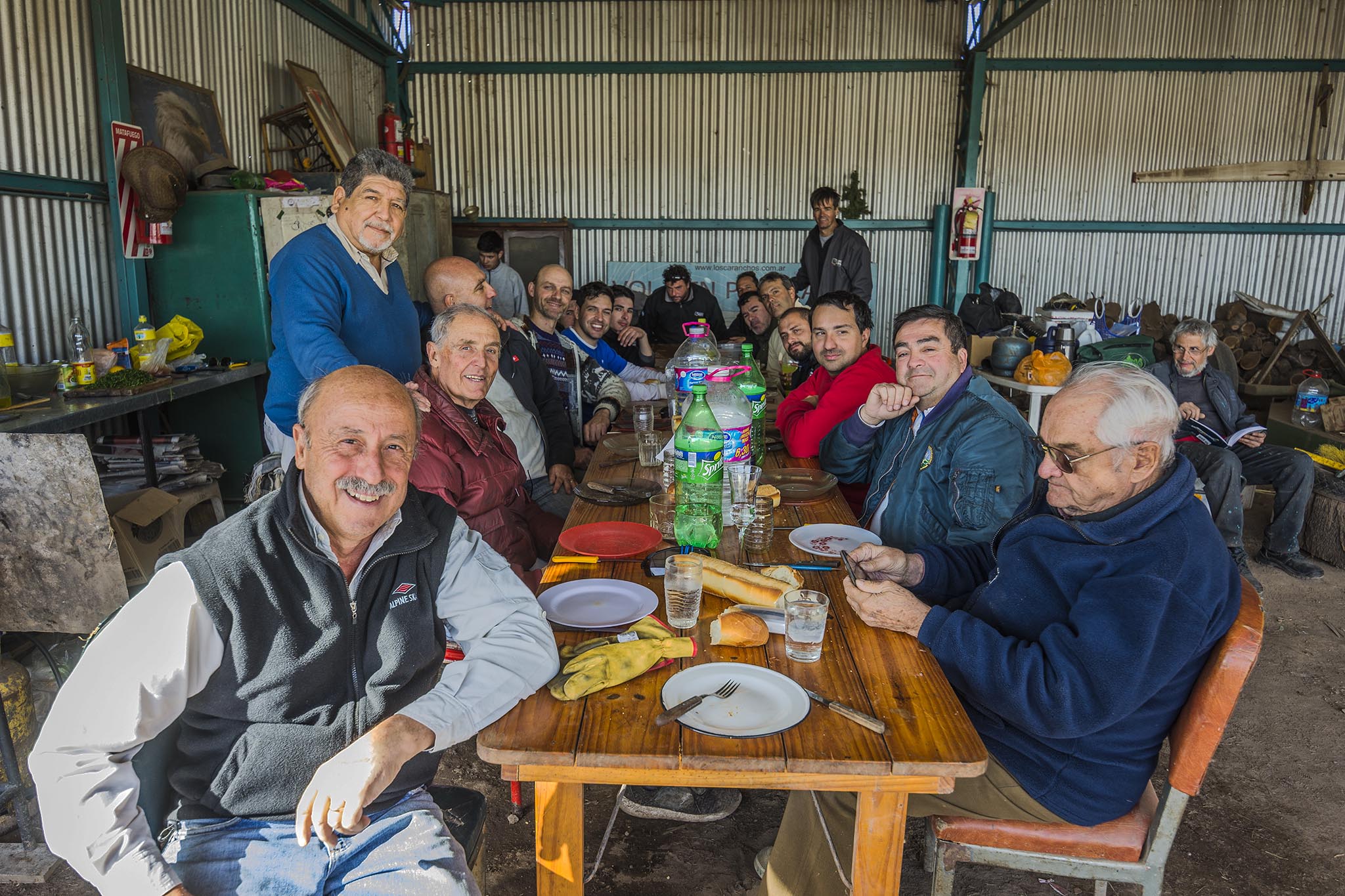 Celebración tras el techado del hangar de planeadores