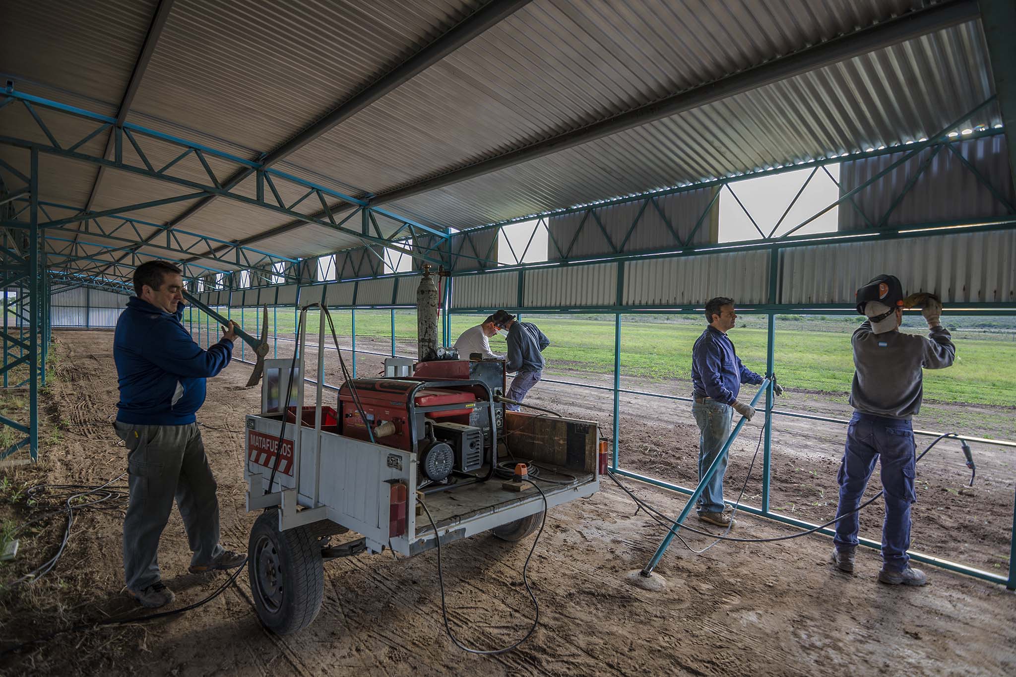 Preparando estructuras de puertas del hangar