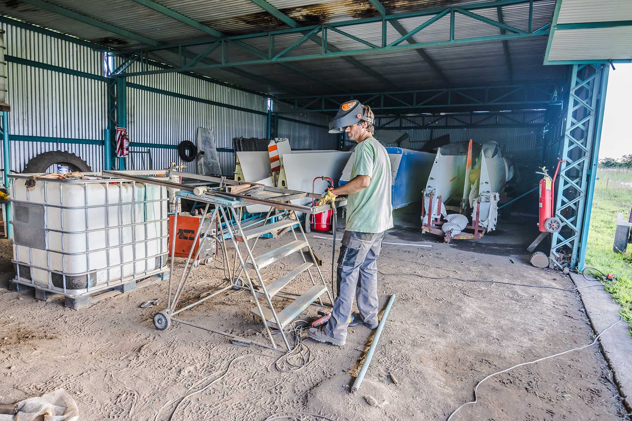 Puertas de ingreso al hangar de planeadores