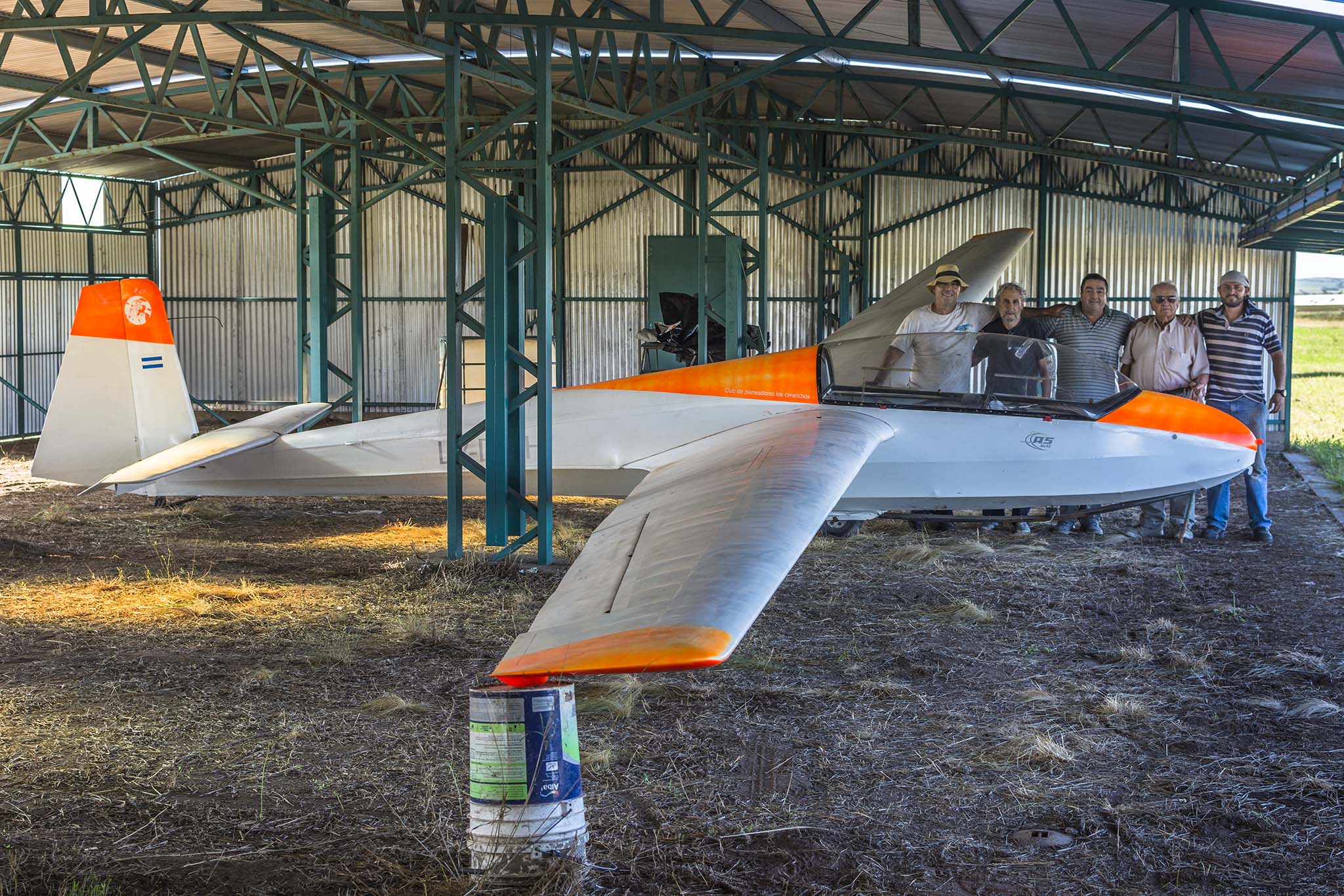 Interior del hangar de planeadores terminado