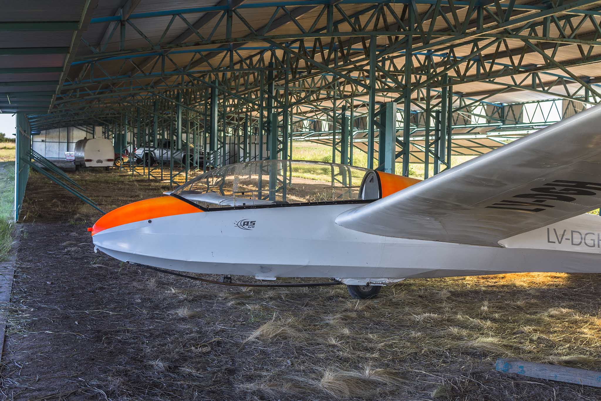Interior del hangar de planeadores terminado
