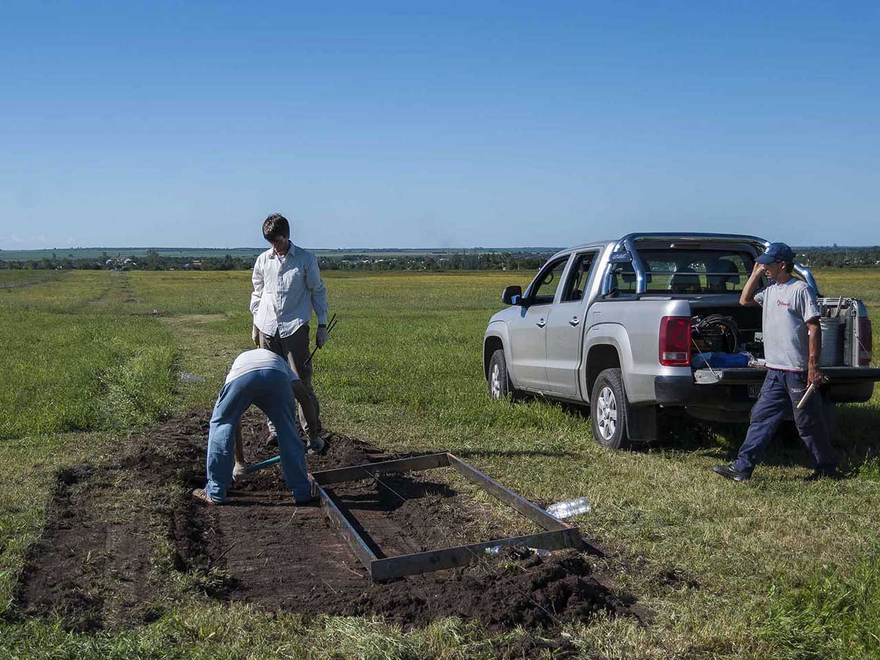 Preparando el terreno para las balizas de la pista