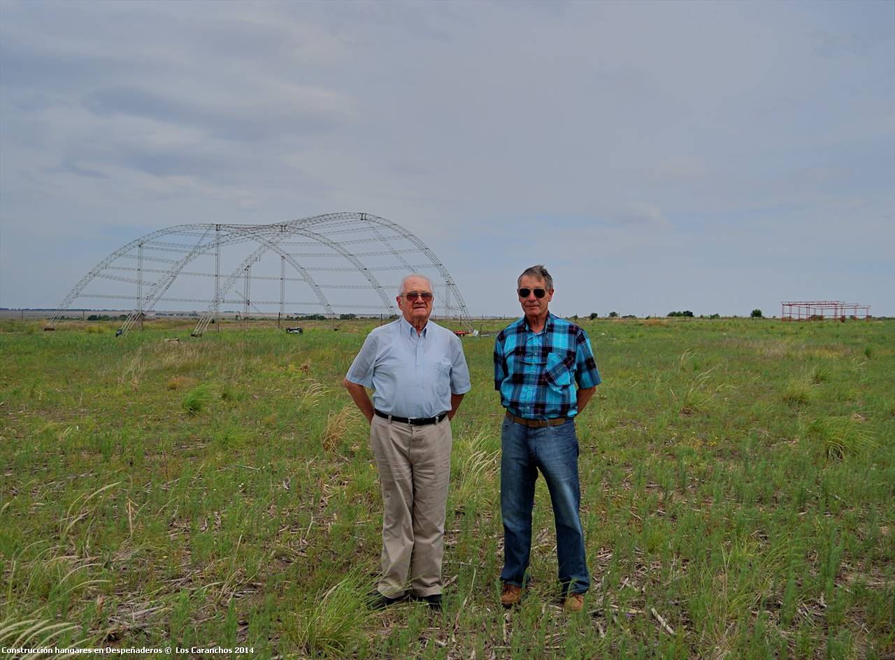 Visita de Dino Torti al aeródromo