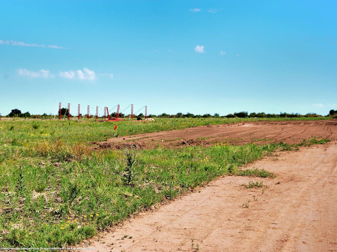 Construcción de los hangares trasladados desde Alta Gracia