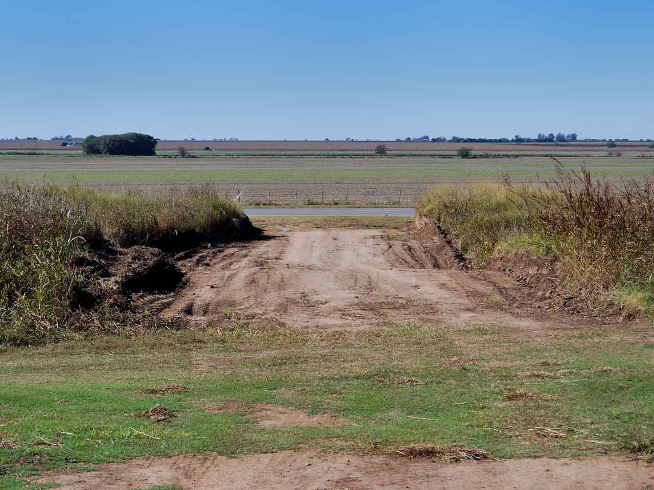 Acceso al club desde la ruta