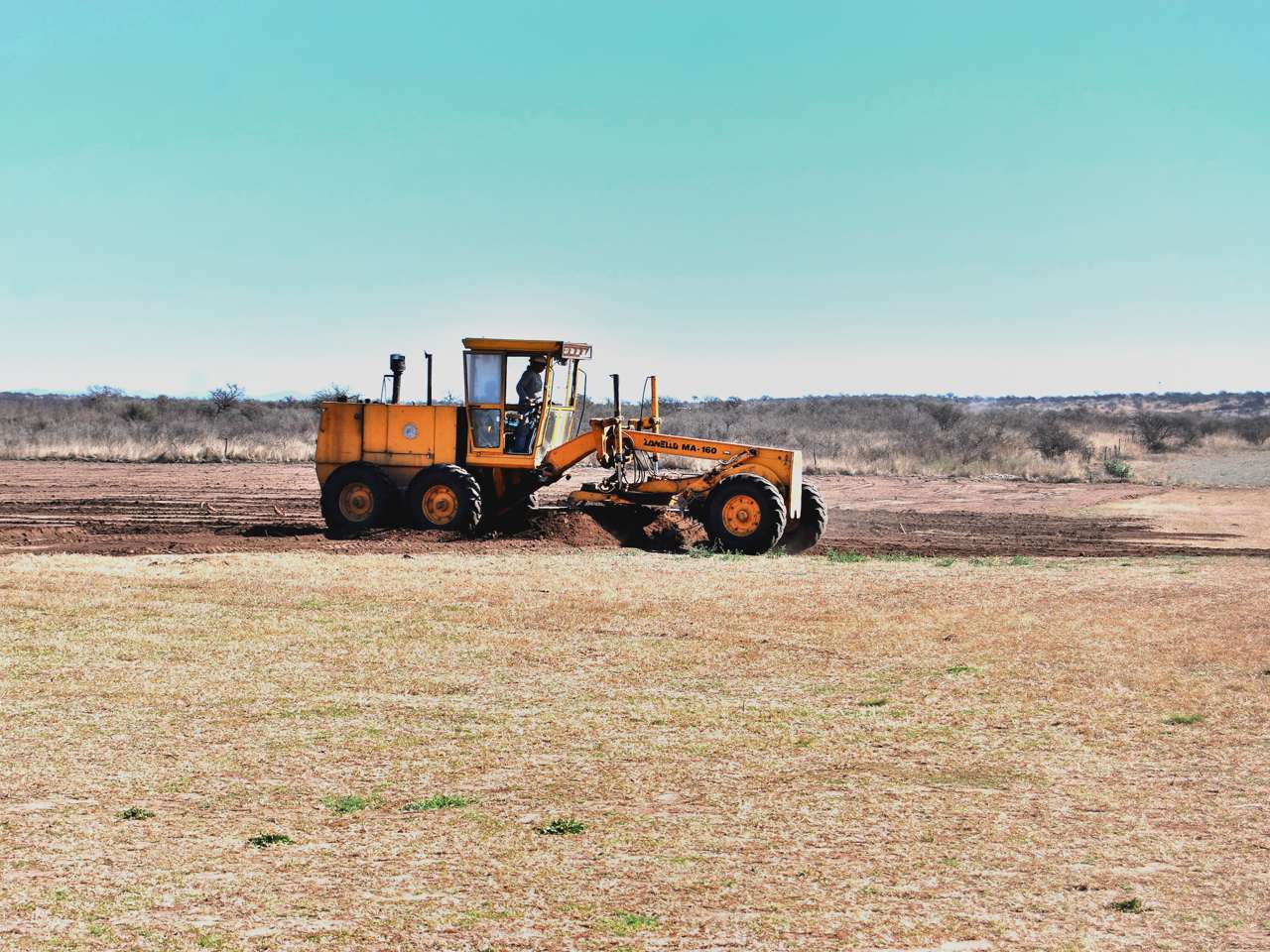 Preparación de la pista y hangar de planeadores
