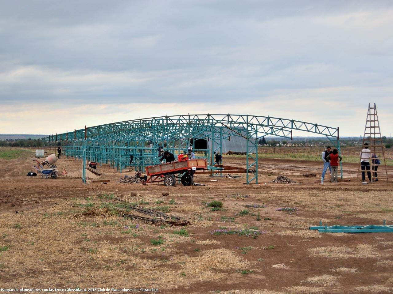 Estructura completa del hangar de planeadores