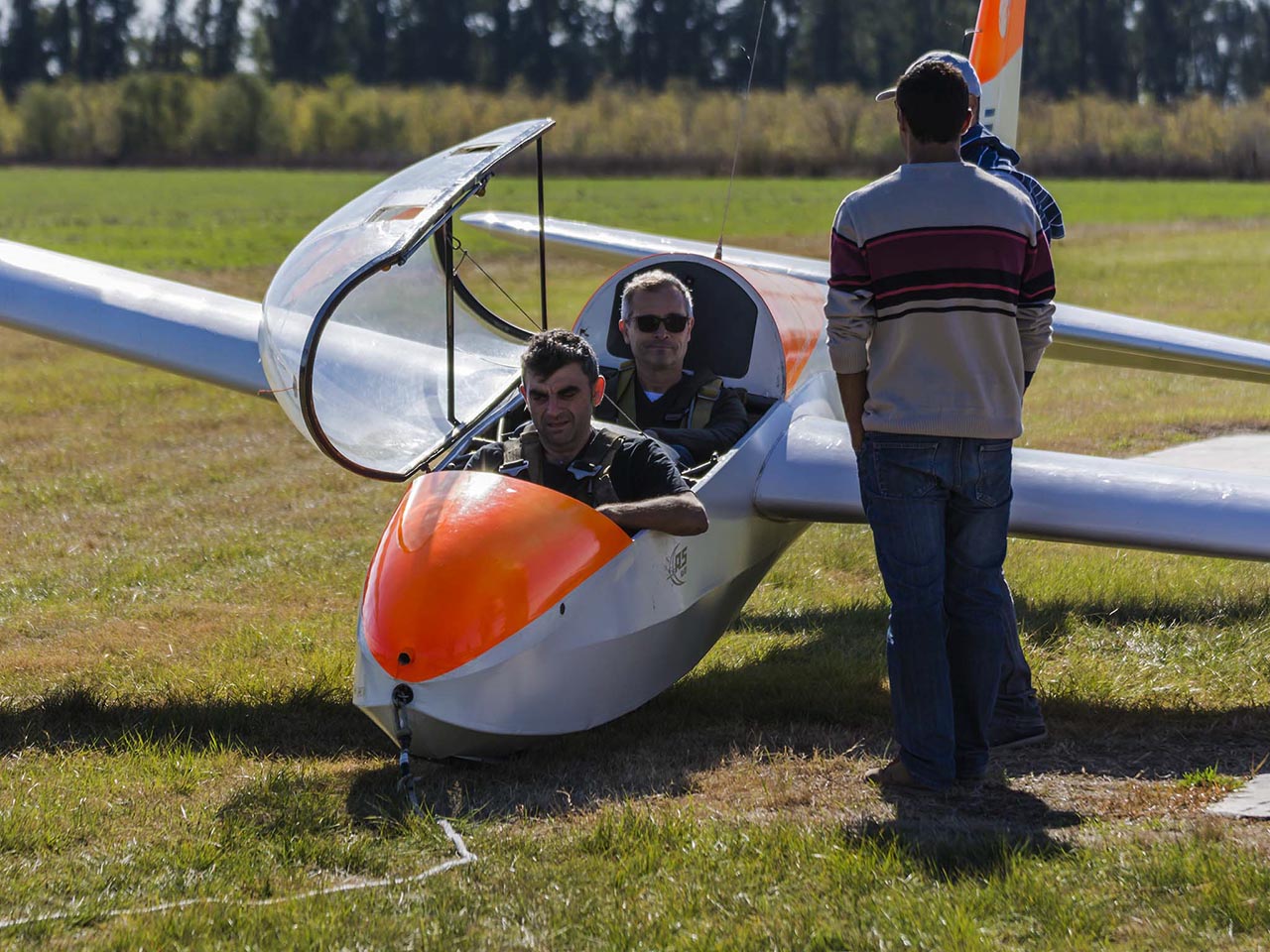 Examen de alumnos en el Aeroclub Oliva