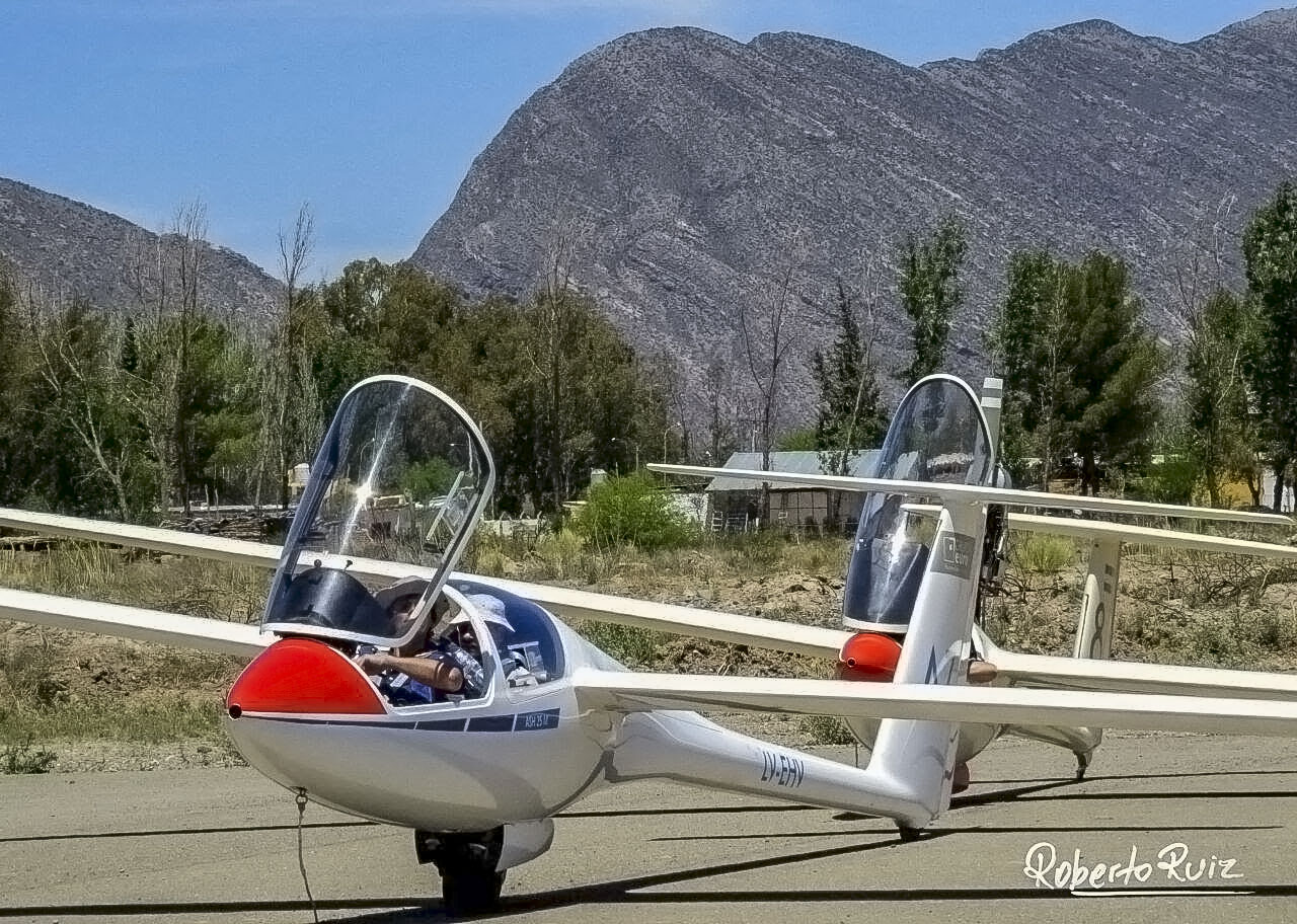 Encuentro de vuelo en montaña en Jáchal