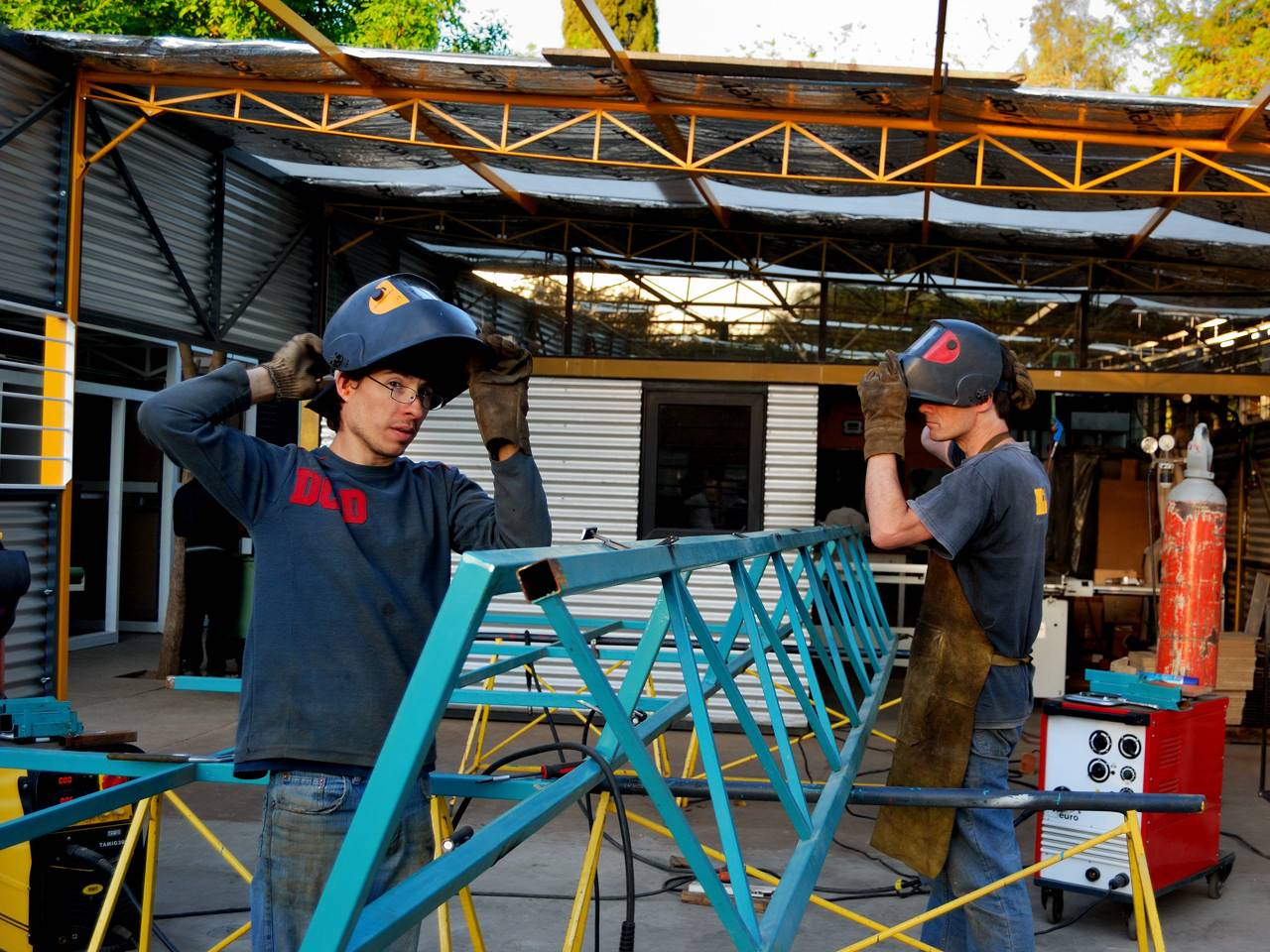Fabricación de las puertas del nuevo hangar