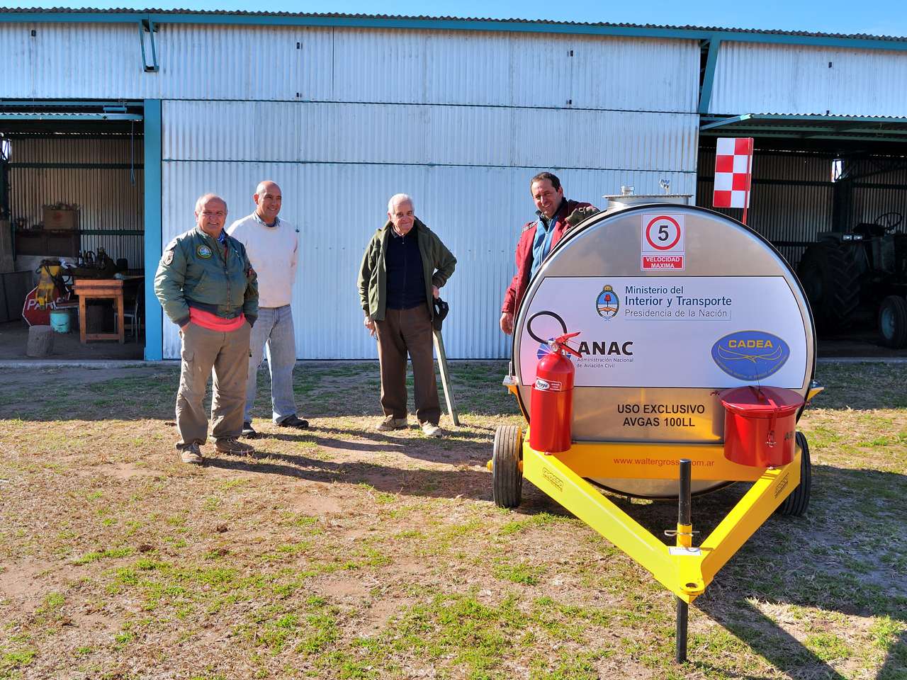 Cisterna de combustible entregada por ANAC