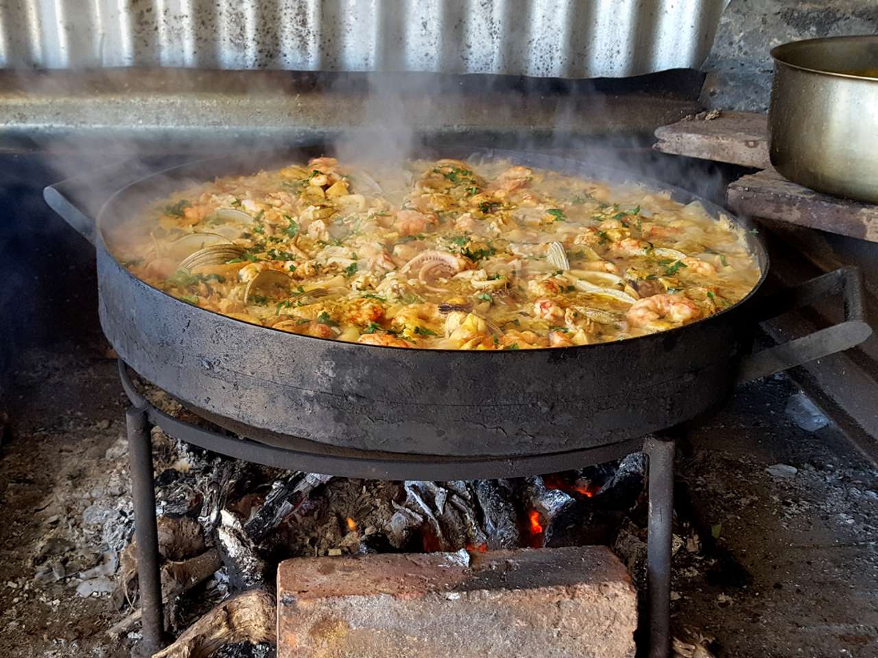 Paella de festejo por la cisterna de combustible