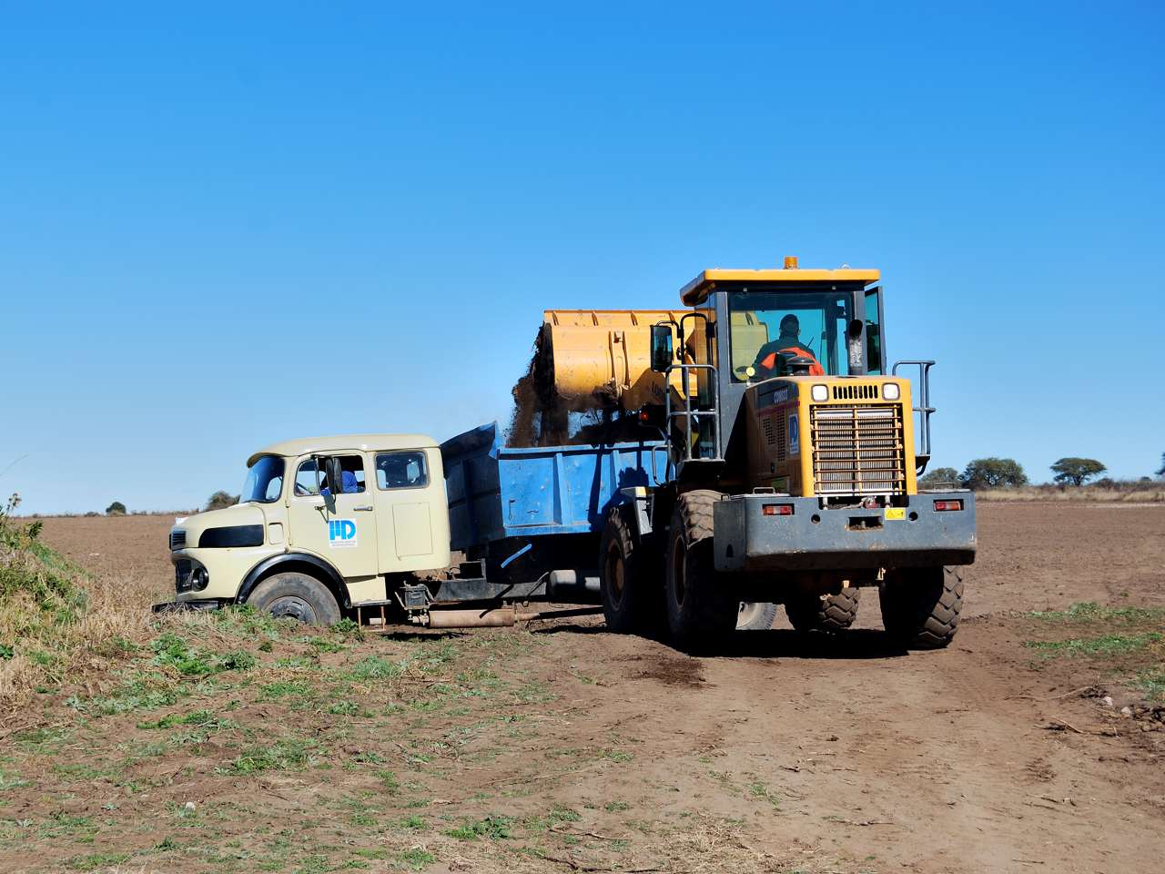 Retiro del talud en la cabecera sur