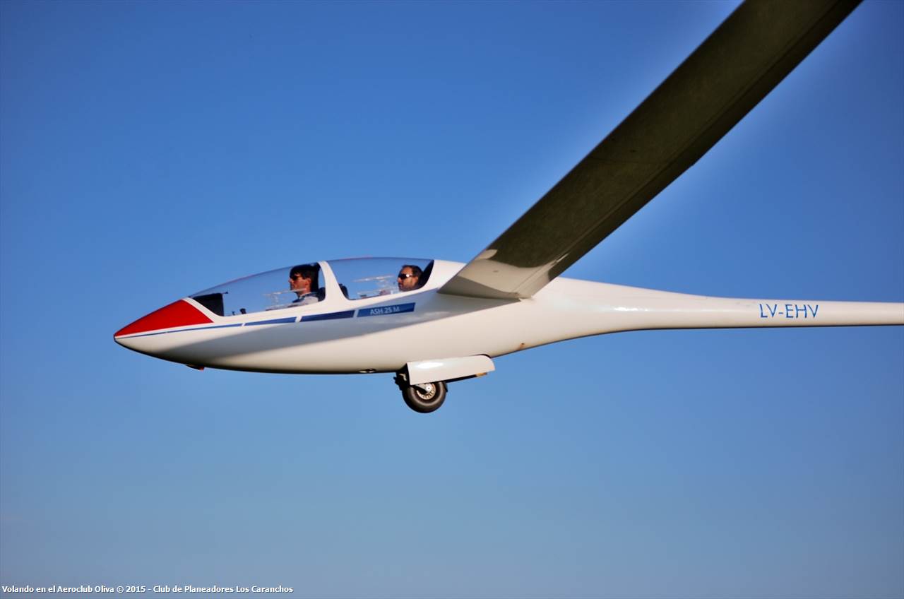 Actividad de vuelo en el Aeroclub Oliva diciembre 2015